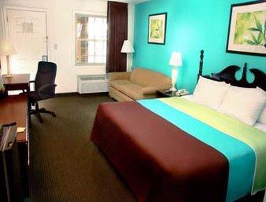 Super 8 By Wyndham Kingston Hotell Exteriör bild